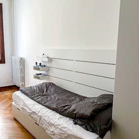 Private room for rent for €633 per month in Padova, Via Santa Caterina