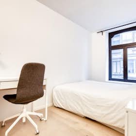 Apartment for rent for €2,200 per month in Brussels, Rue de Flandre