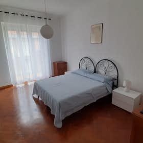 Apartment for rent for €485 per month in Turin, Via Trinità