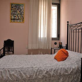 Private room for rent for €400 per month in Sevilla, Calle Muro de los Navarros