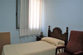 Private room for rent for €355 per month in Sevilla, Calle Muro de los Navarros