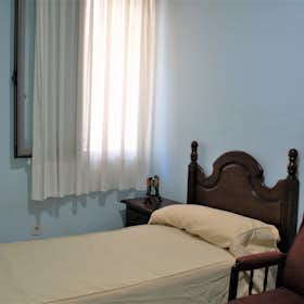 Private room for rent for €355 per month in Sevilla, Calle Muro de los Navarros
