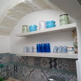 House for rent for €1,250 per month in Ostuni, Via Abate Arcangelo Lotesoriere