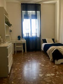 Private room for rent for €480 per month in Bergamo, Via Duca degli Abruzzi