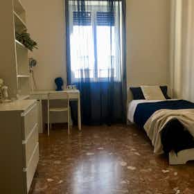 Приватна кімната за оренду для 480 EUR на місяць у Bergamo, Via Duca degli Abruzzi