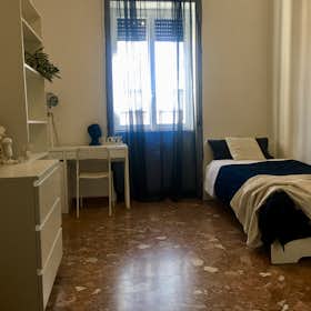 私人房间 正在以 €480 的月租出租，其位于 Bergamo, Via Duca degli Abruzzi