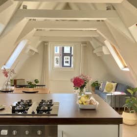Appartement à louer pour 2 500 €/mois à Amsterdam, Oudezijds Achterburgwal