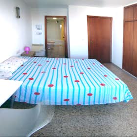 Private room for rent for €470 per month in Valencia, Avenida Doctor Waksman