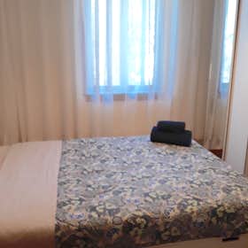 Private room for rent for €400 per month in Porto, Rua de Paulo da Gama