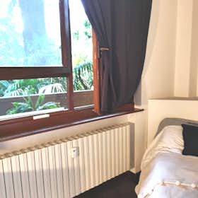 Private room for rent for €400 per month in Bergamo, Via Pietro Paleocapa