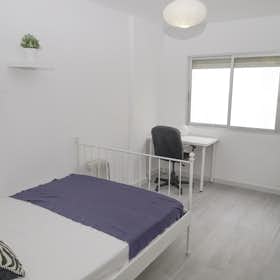 Private room for rent for €450 per month in Málaga, Calle Tomás Escalonilla