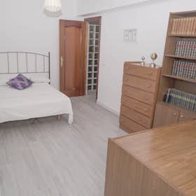 Private room for rent for €460 per month in Málaga, Calle Tomás Escalonilla