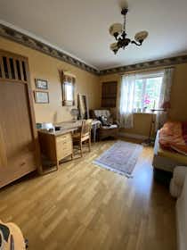 Habitación privada en alquiler por 4500 SEK al mes en Kullavik, Ekebacksvägen