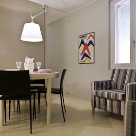 Apartment for rent for €1,500 per month in Bologna, Via Mascarella