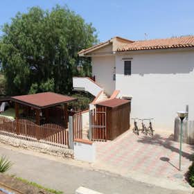 Квартира сдается в аренду за 400 € в месяц в Ragusa, SP105