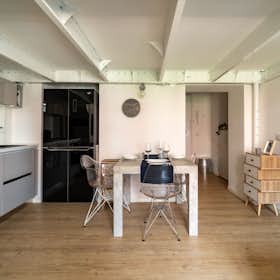 Studio for rent for €1,400 per month in Milan, Via Molino delle Armi