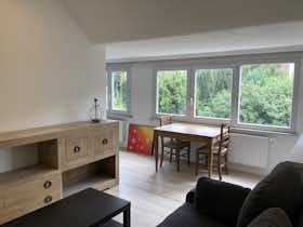 Apartment for rent for €900 per month in Woluwe-Saint-Pierre, Avenue des Églantines
