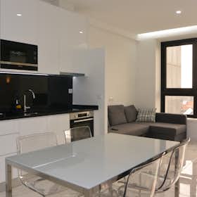 Apartment for rent for €1,600 per month in Porto, Rua Fernandes Tomás