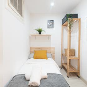 Private room for rent for €398 per month in Barcelona, Carrer de les Beates