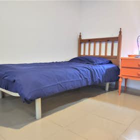 Private room for rent for €370 per month in Sevilla, Calle Mármoles