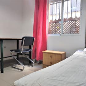 Private room for rent for €334 per month in Sevilla, Calle Mármoles