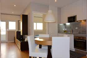 Apartment for rent for €950 per month in Porto, Rua de Júlio Dinis