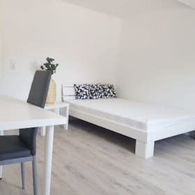 Privé kamer te huur voor € 650 per maand in Stuttgart, Hedelfinger Platz