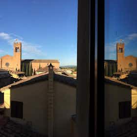 Общая комната сдается в аренду за 520 € в месяц в Siena, Via del Paradiso