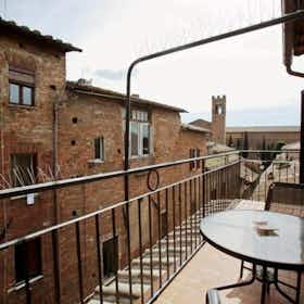 Общая комната сдается в аренду за 570 € в месяц в Siena, Via del Paradiso