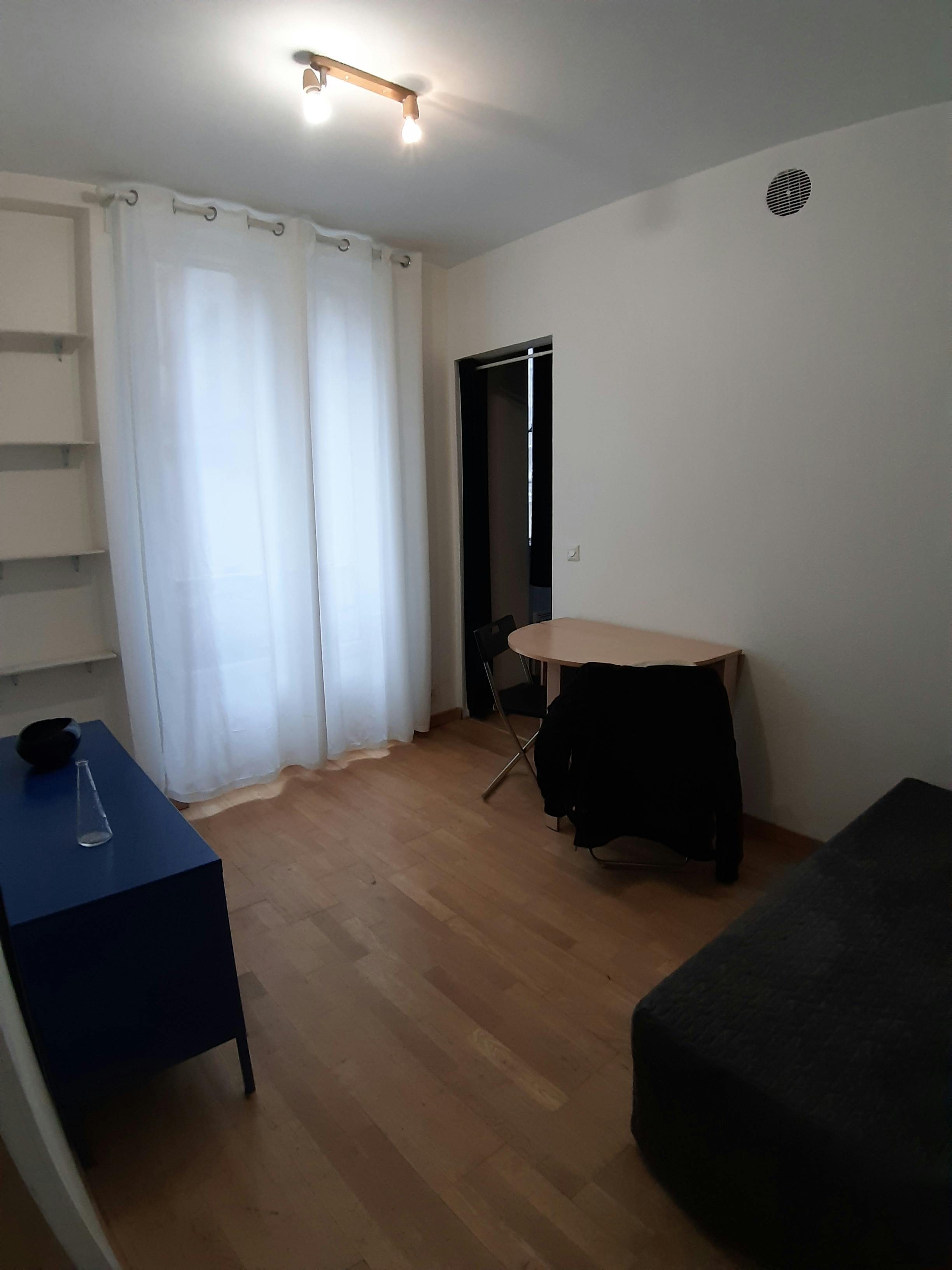 Apartment for rent for €1,050 per month in Paris, Rue Delbet