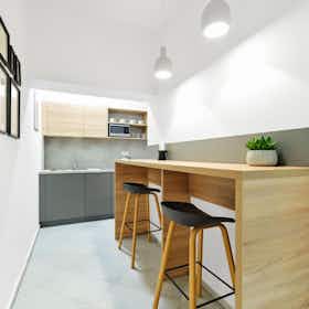 Lägenhet att hyra för 39 844 CZK i månaden i Prague, Strakonická
