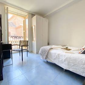 Private room for rent for €660 per month in Madrid, Calle de Galdo