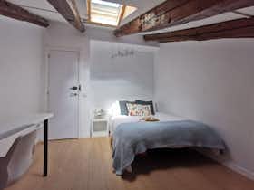 Cameră privată de închiriat pentru 560 EUR pe lună în Madrid, Calle de Preciados