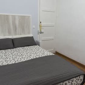 Private room for rent for €650 per month in Madrid, Calle del General Lacy