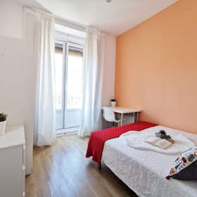 Private room for rent for €660 per month in Madrid, Calle de Redondilla