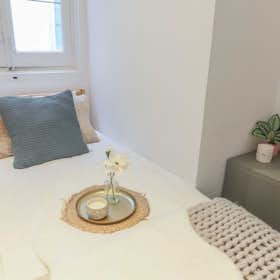 Private room for rent for €560 per month in Madrid, Calle de Redondilla