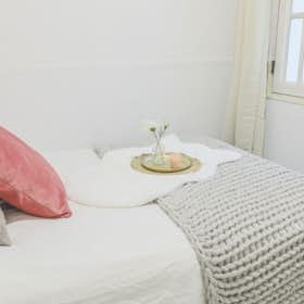 Private room for rent for €570 per month in Madrid, Paseo de las Delicias