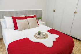 Private room for rent for €620 per month in Madrid, Paseo de las Delicias