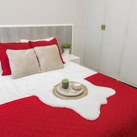 Private room for rent for €620 per month in Madrid, Paseo de las Delicias