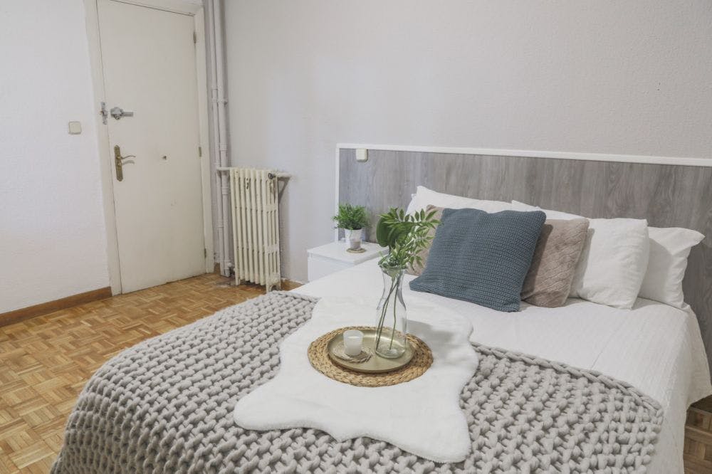 Private room for rent for €660 per month in Madrid, Paseo de las Delicias
