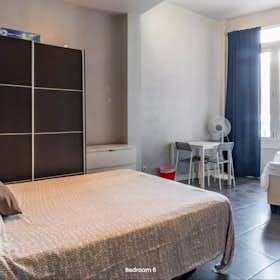 Private room for rent for €450 per month in Valencia, Carrer Castelló