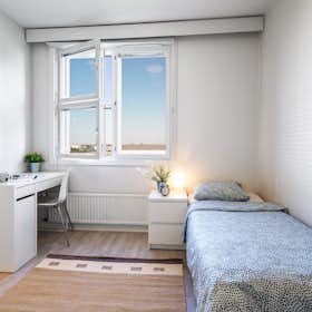 Private room for rent for €649 per month in Helsinki, Opastinsilta
