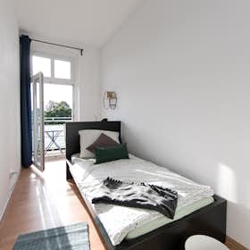 Private room for rent for €600 per month in Berlin, Wattstraße