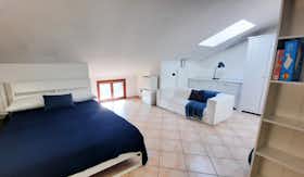 Mehrbettzimmer zu mieten für 380 € pro Monat in Bergamo, Via Gianbattista Moroni