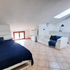 Общая комната сдается в аренду за 380 € в месяц в Bergamo, Via Gianbattista Moroni