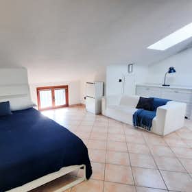 Cameră comună de închiriat pentru 380 EUR pe lună în Bergamo, Via Gianbattista Moroni