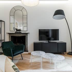 Apartment for rent for €3,670 per month in Milan, Via Ippolito Pindemonte