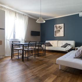 Apartment for rent for €1,950 per month in Bologna, Via Riva di Reno