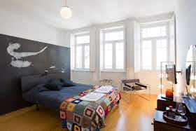 Private room for rent for €1,100 per month in Porto, Cais das Pedras