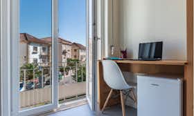Private room for rent for €575 per month in Coimbra, Rua Diogo Castilho